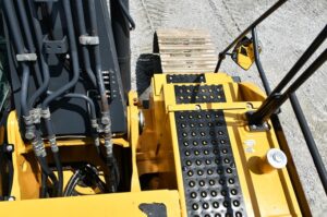 2018 DEERE 300G LC Excavator 1735-BT