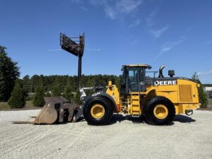 2017 DEERE 824K Loader