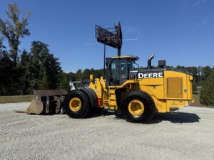 2017 DEERE 824K Loader