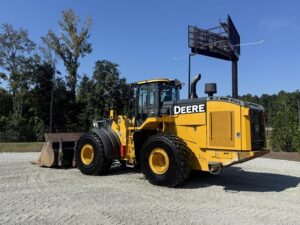 2017 DEERE 824K Loader