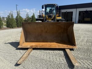 2017 DEERE 824K Loader