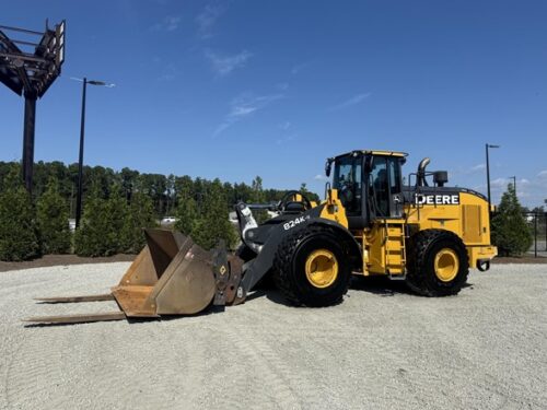 2017 DEERE 824K Loader