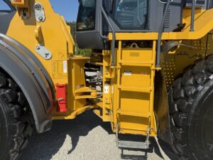 2017 DEERE 824K Loader