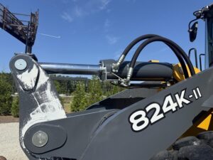 2017 DEERE 824K Loader