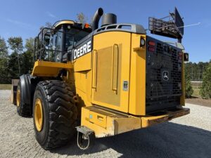 2017 DEERE 824K Loader