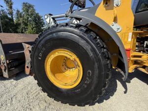 2017 DEERE 824K Loader