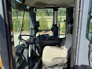 2017 DEERE 824K Loader