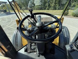 2017 DEERE 824K Loader