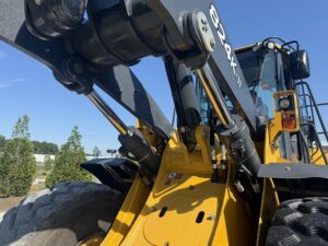 2017 DEERE 824K Loader
