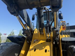 2017 DEERE 824K Loader