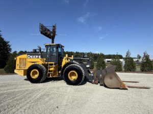 2017 DEERE 824K Loader