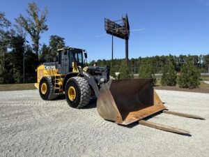 2017 DEERE 824K Loader