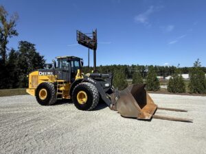 2017 DEERE 824K Loader