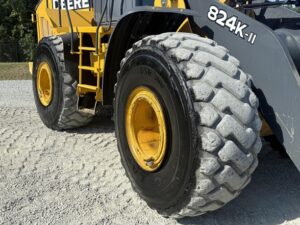 2017 DEERE 824K Loader