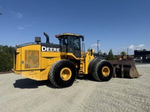 2017 DEERE 824K Loader