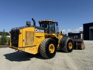2017 DEERE 824K Loader