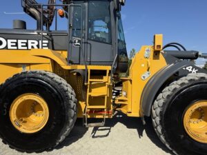 2017 DEERE 824K Loader