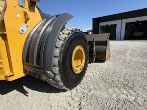 2017 DEERE 824K Loader