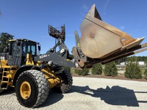 2017 DEERE 824K Loader
