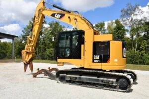 2018 CATERPILLAR 325FL UHD