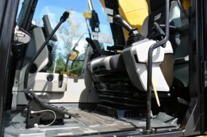2018 CATERPILLAR 325FL UHD