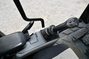2018 CATERPILLAR 325FL UHD