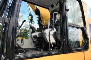 2018 CATERPILLAR 325FL UHD