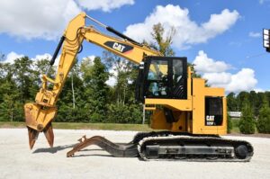 2018 CATERPILLAR 325FL UHD