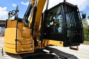 2018 CATERPILLAR 325FL UHD