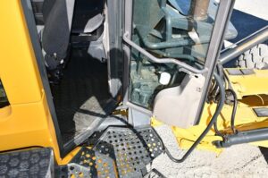 2012 VOLVO A25F
