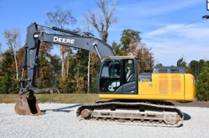 2018 DEERE 210G LC