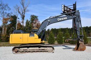 2018 DEERE 210G LC