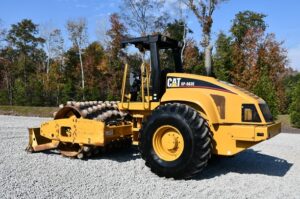 2006 CATERPILLAR CP-563E