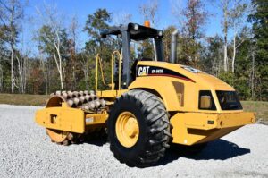 2006 CATERPILLAR CP-563E