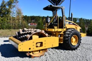 2006 CATERPILLAR CP-563E