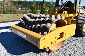 2006 CATERPILLAR CP-563E