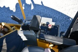 2006 CATERPILLAR CP-563E