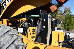 2006 CATERPILLAR CP-563E