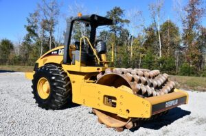 2006 CATERPILLAR CP-563E