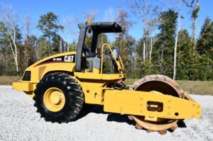 2006 CATERPILLAR CP-563E