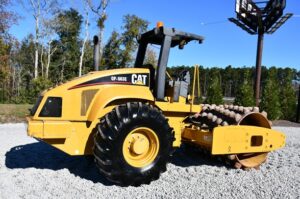 2006 CATERPILLAR CP-563E