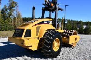 2006 CATERPILLAR CP-563E