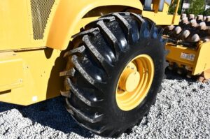 2006 CATERPILLAR CP-563E