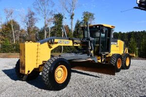 2011 DEERE 672GP