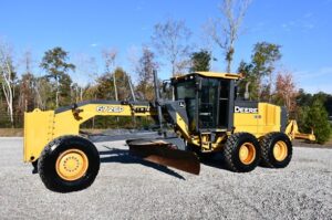 2011 DEERE 672GP