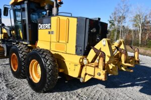 2011 DEERE 672GP