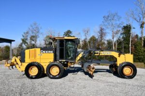 2011 DEERE 672GP