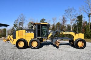 2011 DEERE 672GP