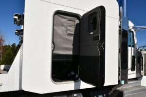 2016 PETERBILT 389 2016 PETERBILT 389