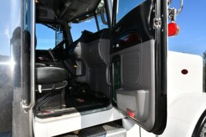 2016 PETERBILT 389 2016 PETERBILT 389